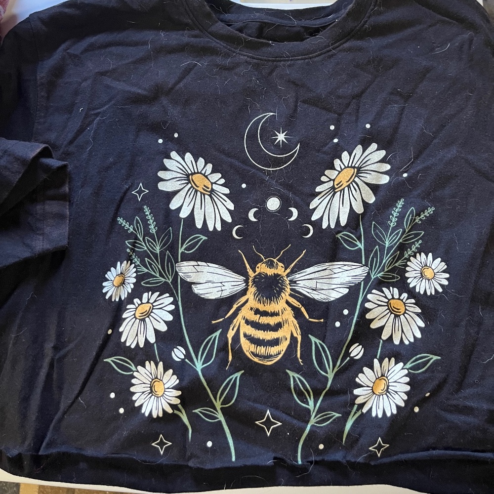 Social culture bee crop top